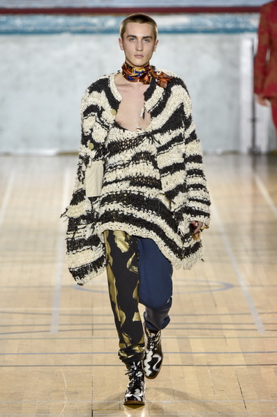 Vivienne Westwood AW 2017 (72647- Vivienne- Westwood-AW-2017-03.jpg)